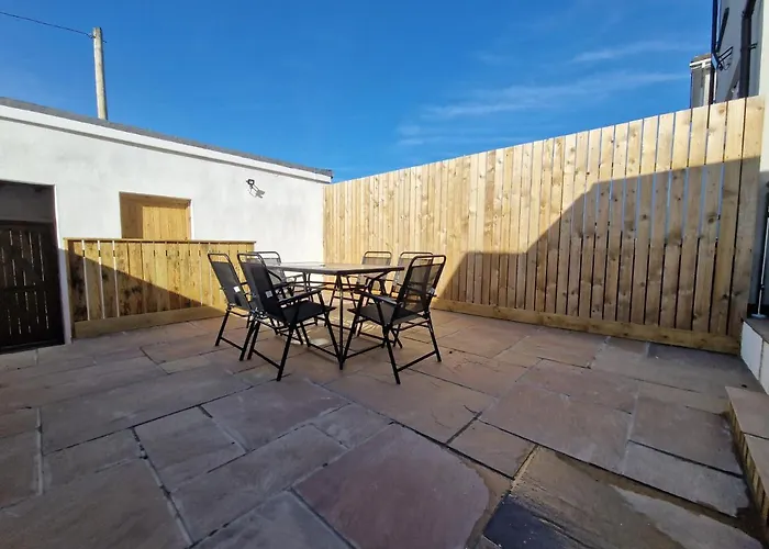 3 Bedroom Stylish Home Merthyr