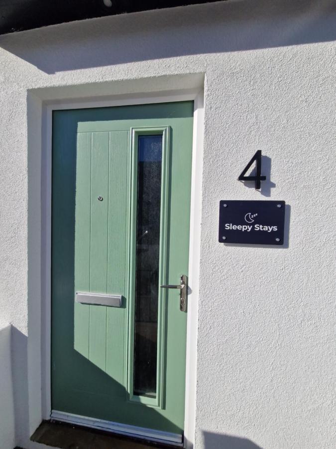3 Bedroom Stylish Merthyr Holiday home Merthyr Tydfil