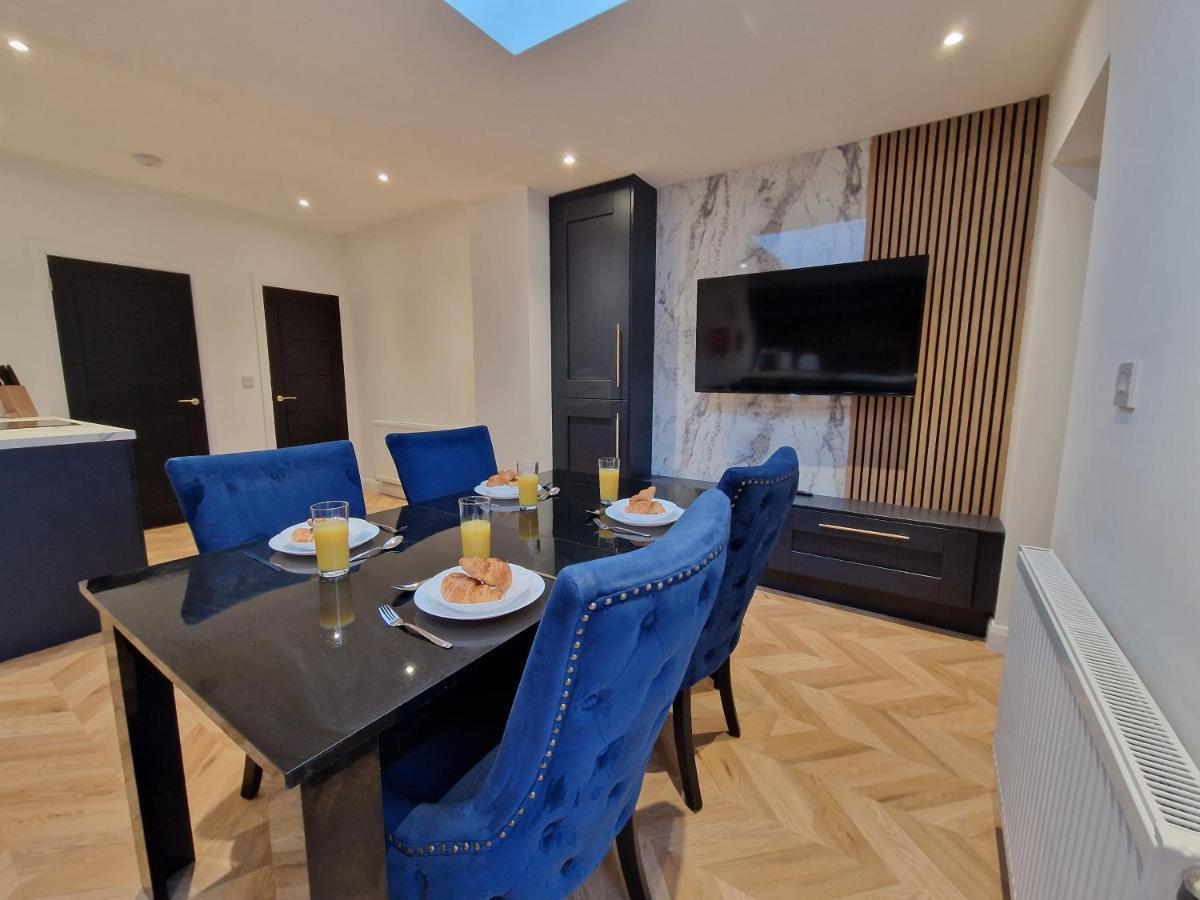 3 Bedroom Stylish Merthyr Holiday home