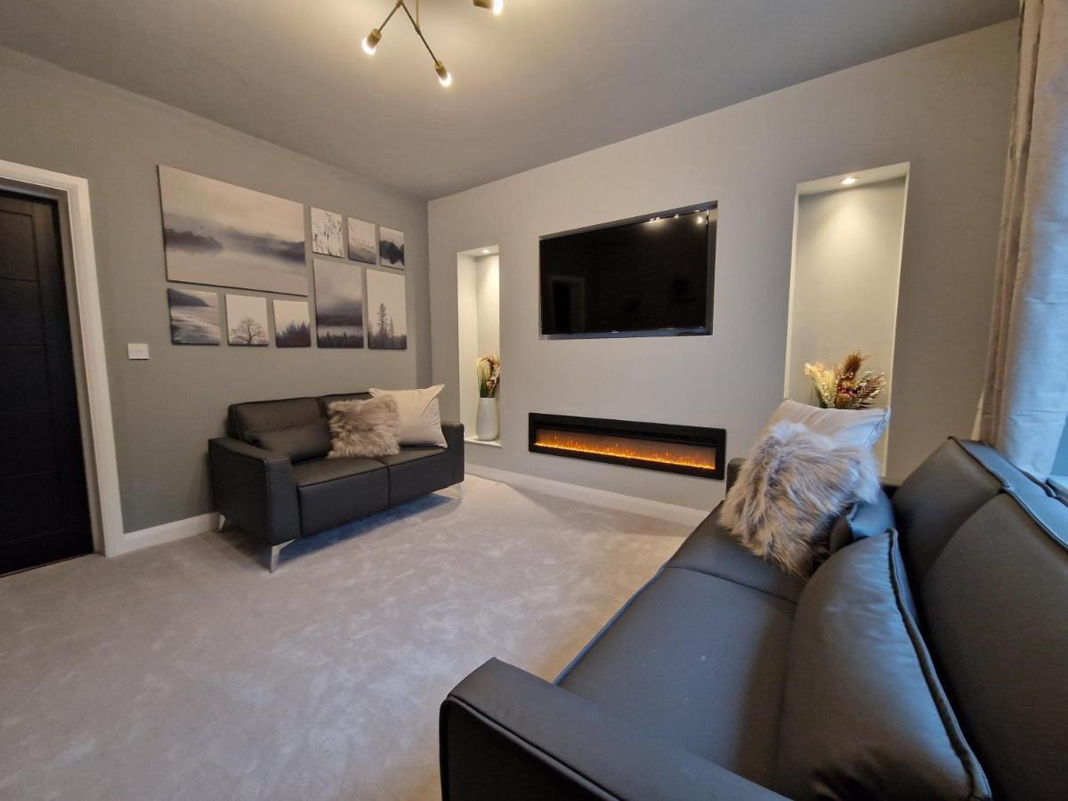 3 Bedroom Stylish Merthyr Holiday home *
