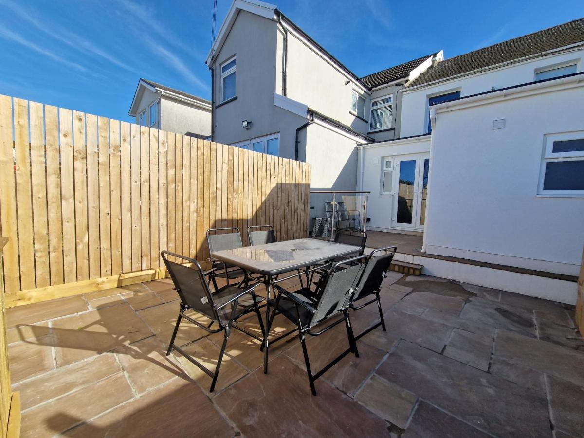3 Bedroom Stylish Merthyr * Merthyr Tydfil